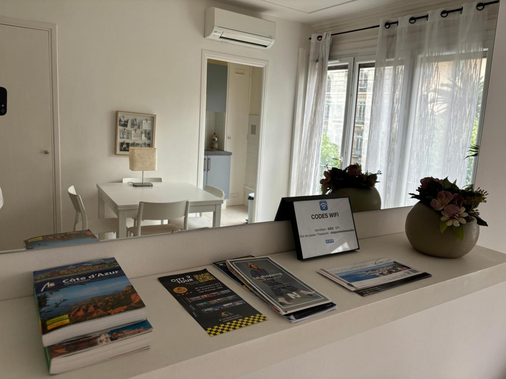 Bel Appartement De Gill Centre Ville Nice Luaran gambar
